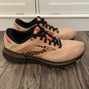 Brooks Adrenaline GTS 22 Run Wild – Limited Colorway – Women’s 8 (B)